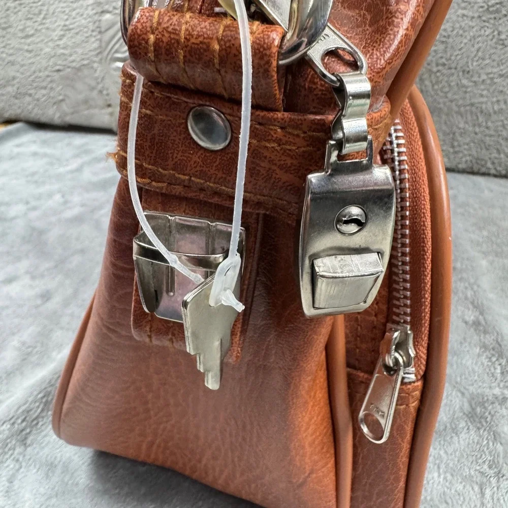 World Traveler Shoulder Bag Unisex OS Brown Excellent Vintage Retro Flight Bag